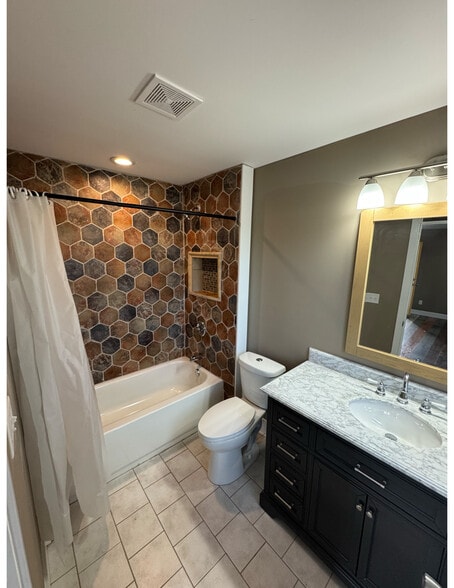 3710 E Washington St, Indianapolis, IN for sale - Building Photo - Image 3 of 9