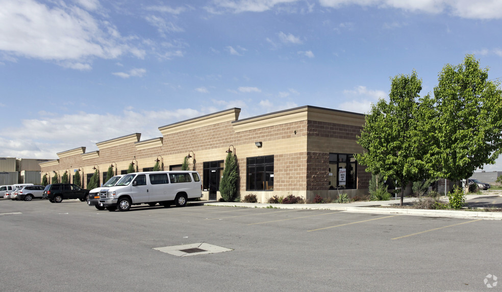 200 N Redwood Rd, North Salt Lake, UT for lease - Primary Photo - Image 1 of 10