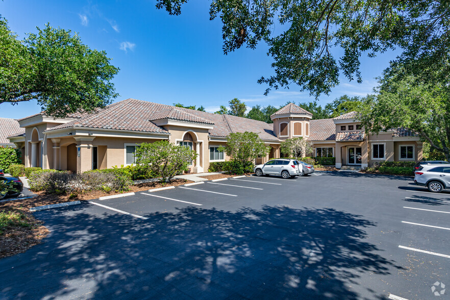 9001 Highland Woods Blvd, Bonita Springs, FL for lease - Primary Photo - Image 1 of 2