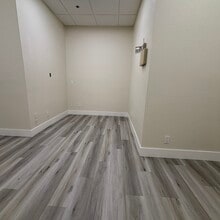 35325 Date Palm Dr, Cathedral City, CA for lease Interior Photo- Image 2 of 4