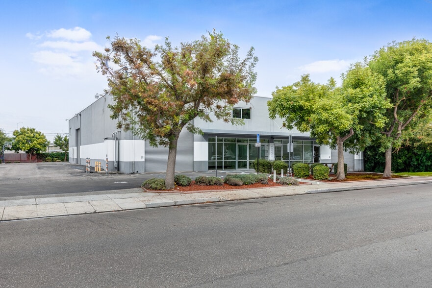 1070-1080 Terra Bella Ave, Mountain View, CA for lease - Building Photo - Image 1 of 9