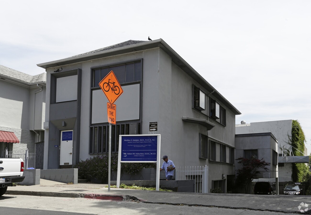 33203324 ster St, Oakland, CA 94609