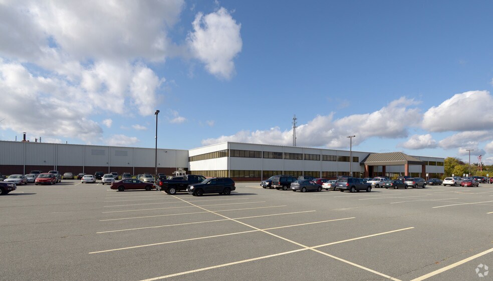 81 Commerce Dr, Fall River, MA for lease - Building Photo - Image 1 of 19