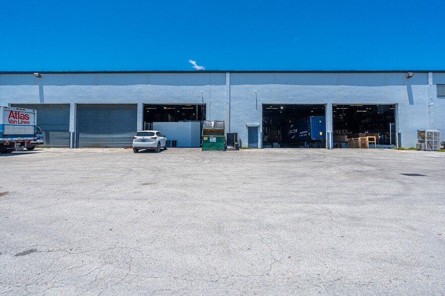 3353 NW 74th Ave, Miami, FL for lease - Building Photo - Image 1 of 41