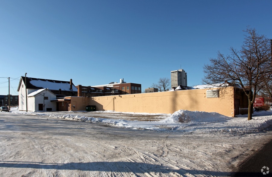 219 Sycamore St, South Bend, IN for lease - Primary Photo - Image 1 of 3