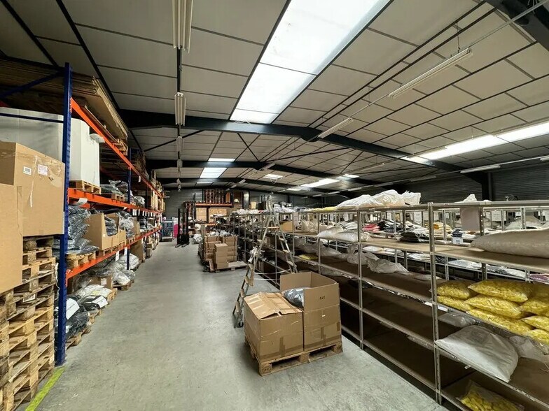 Flex in Valence for sale - Building Photo - Image 2 of 9