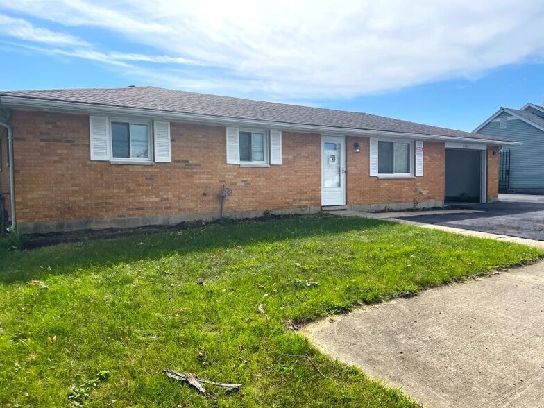 2 Office Bldgs  + 2 Outbuildings + Lot portfolio of 2 properties for sale on LoopNet.com - Building Photo - Image 3 of 9