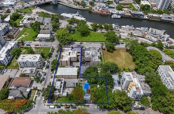 690 NW 3rd St, Miami, FL for sale - Building Photo - Image 3 of 8