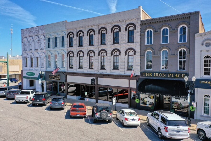 121 N Poplar St, Paris, TN for sale - Building Photo - Image 1 of 37