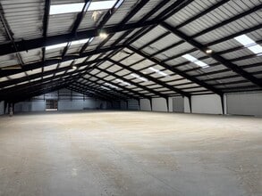 12925 N 49th St, Clearwater, FL for lease Interior Photo- Image 1 of 2