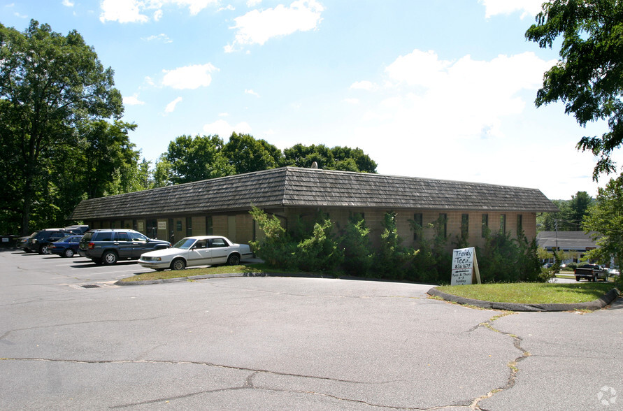 259 Albany Tpke, Canton, CT for lease - Building Photo - Image 3 of 3