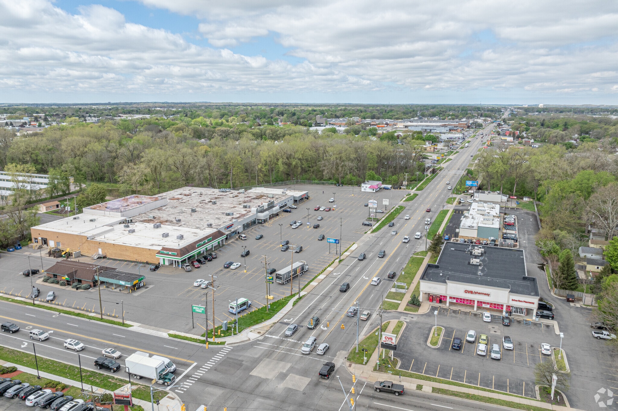 726-740 28th St SE, Grand Rapids, MI 49548 - Park Lane Shopping Center - Carmax 28th Street Southeast Kentwood Mi