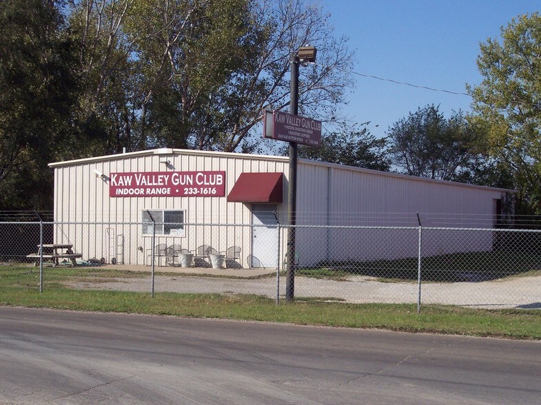 3043 NW Button Rd, Topeka, KS for sale - Building Photo - Image 1 of 1