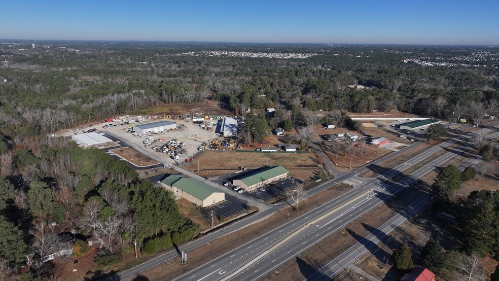 4758 US Highway 301 S, Hope Mills, NC for lease - Primary Photo - Image 1 of 12