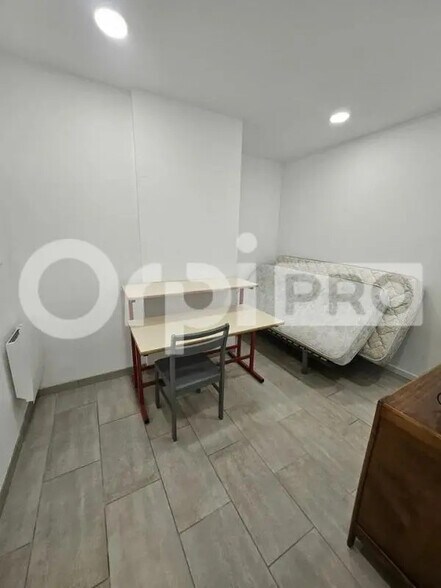 Retail in Tinqueux for sale - Interior Photo - Image 2 of 4