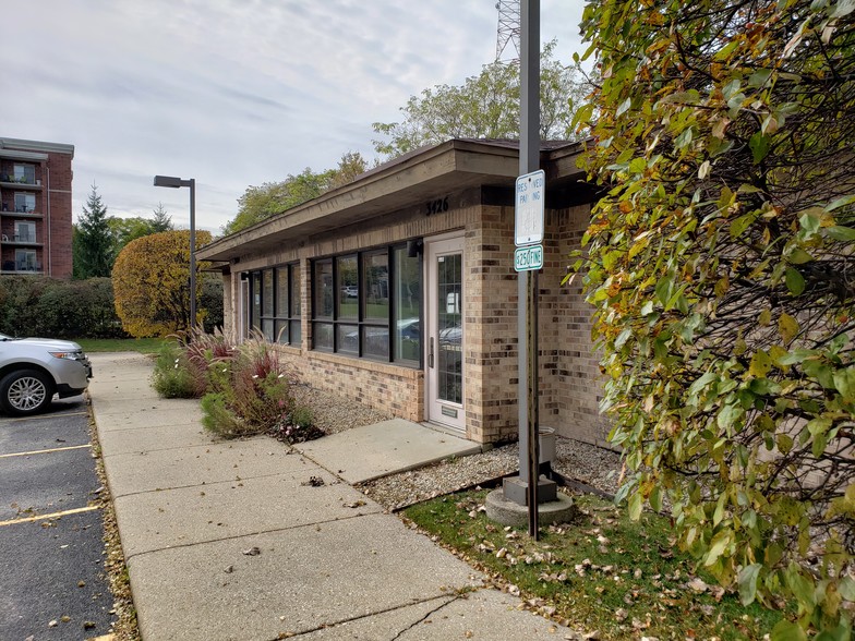 3424-3426 N Old Arlington Heights Rd, Arlington Heights, IL for lease - Building Photo - Image 2 of 17