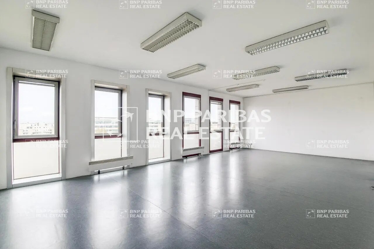 Office in Montigny-le-Bretonneux for sale Interior Photo- Image 1 of 14