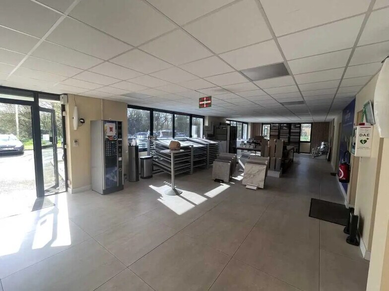 Flex in Carbon-Blanc for lease - Interior Photo - Image 2 of 8