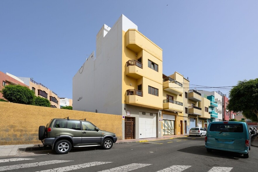 Calle Profesor Ortega Moreno, 22, Telde, Las Palmas for sale - Building Photo - Image 2 of 78