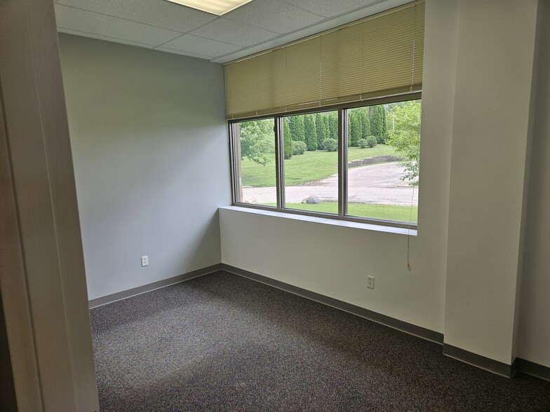 120-180 S Western Ave, Juneau, WI for lease - Interior Photo - Image 2 of 9