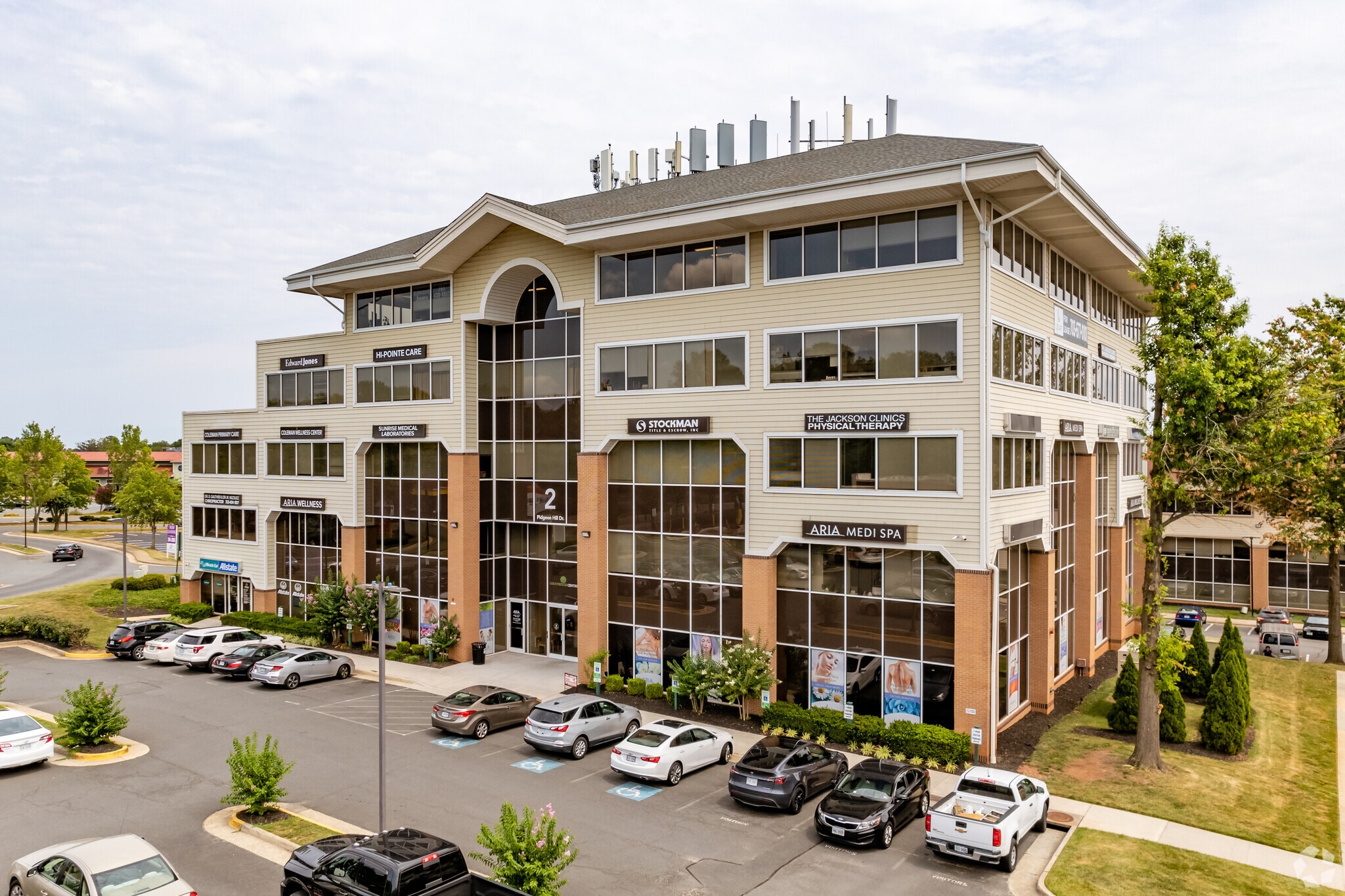 2 Pidgeon Hill Dr, Sterling, VA for lease Primary Photo- Image 1 of 5