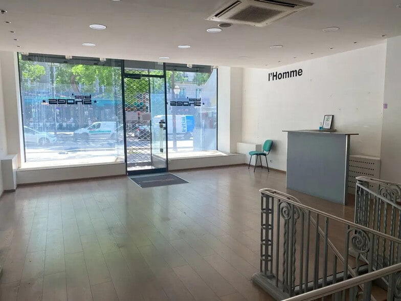 Retail in Paris for lease - Interior Photo - Image 2 of 4