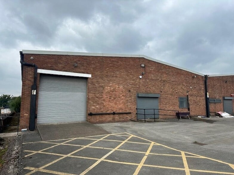 659 Eccles New Rd, Salford for lease - Building Photo - Image 3 of 7