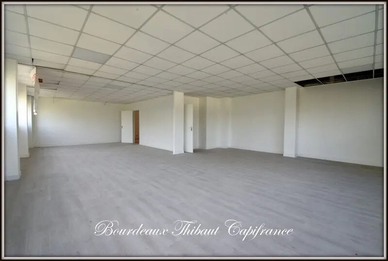 Office in Trappes for sale - Interior Photo - Image 2 of 6
