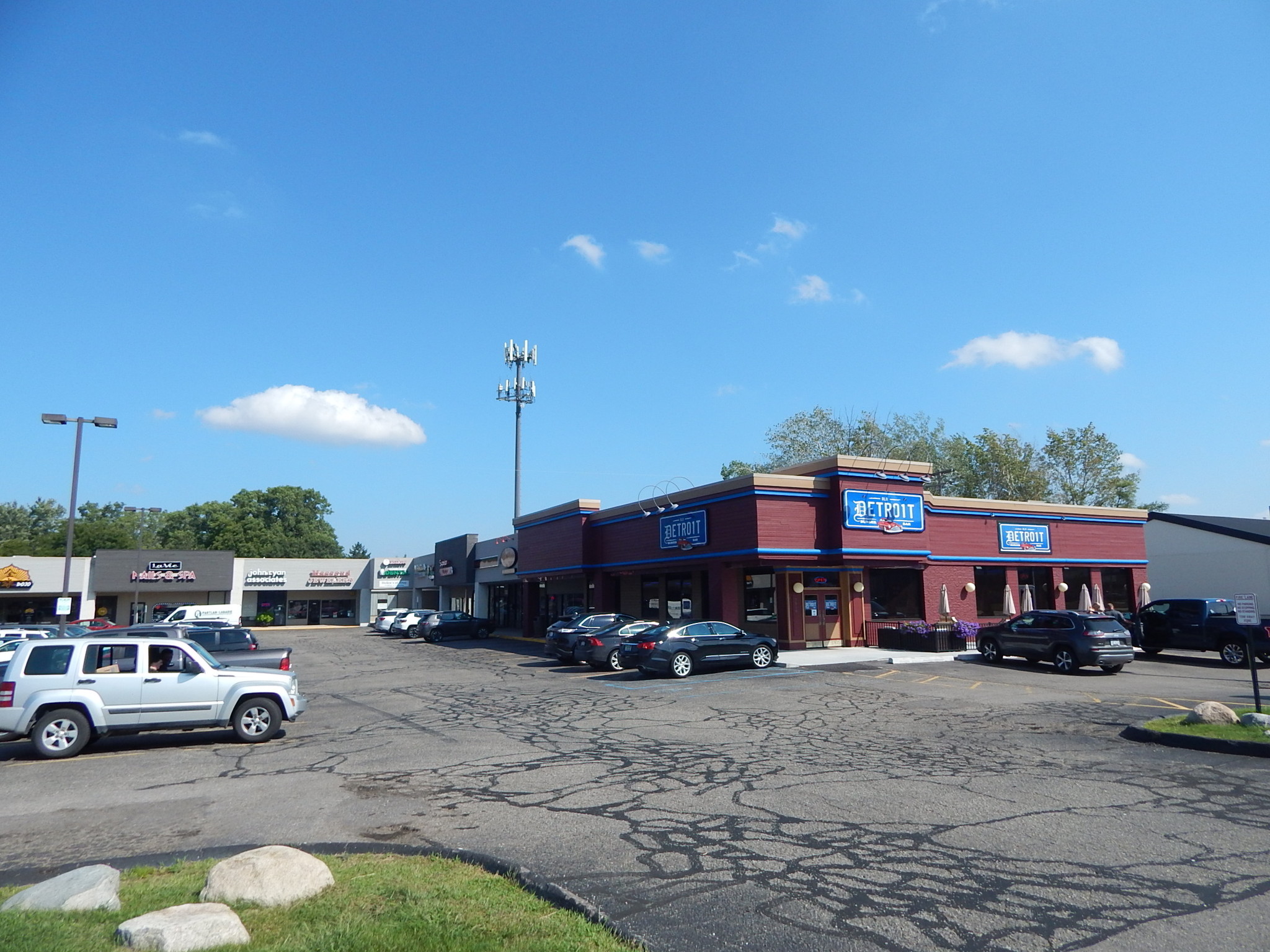 3958 Rochester Rd, Troy, MI for lease Building Photo- Image 1 of 3