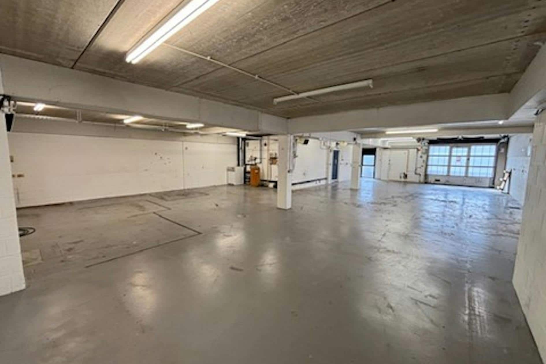 Grafton Way, Basingstoke for lease Interior Photo- Image 1 of 5