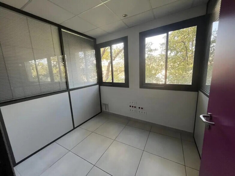 Office in Cannes for sale - Interior Photo - Image 3 of 5