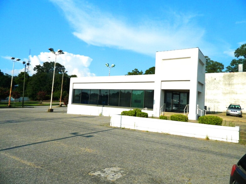 635 East Blvd, Montgomery, AL for lease - Building Photo - Image 1 of 7