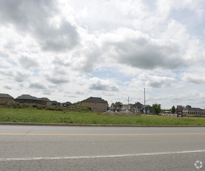 300 S Pelham Rd, Welland, ON L3B 5N8