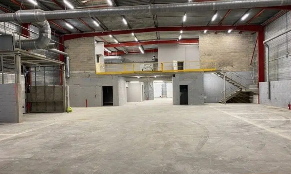 Flex in Orly for lease Building Photo- Image 1 of 5