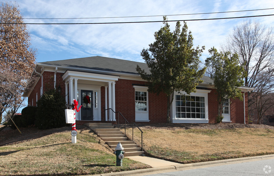 1800 Lendew St, Greensboro, NC for lease - Building Photo - Image 2 of 4