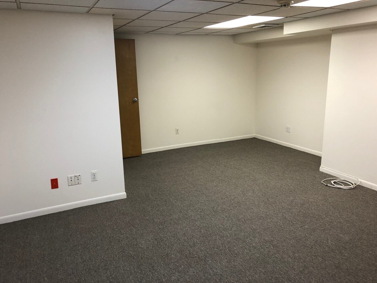 521 Saddle River Rd, Fair Lawn, NJ 07410