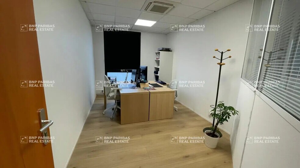 Office in Serris for lease - Interior Photo - Image 2 of 5