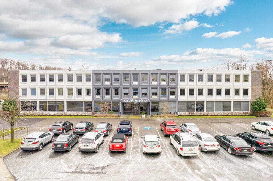 540 Pennsylvania Ave, Fort Washington, PA for lease - Building Photo - Image 2 of 16