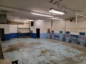 532 Oregon Way, Longview, WA for lease Interior Photo- Image 2 of 5