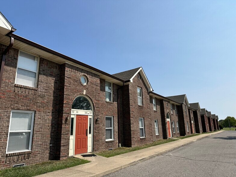 637 E Oak St, Seymour, IN for sale - Primary Photo - Image 1 of 1