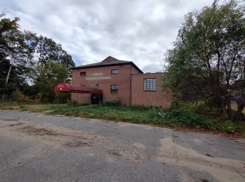 18 Ballard Ct, Southbridge, MA for sale - Building Photo - Image 2 of 15