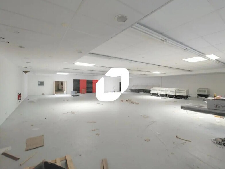 Retail in Reims for lease - Building Photo - Image 2 of 4