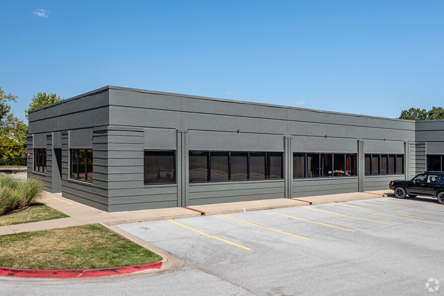 212 SE 34th St, Bentonville, AR for lease - Building Photo - Image 2 of 5