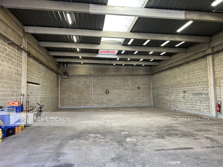 Flex in Argenteuil for lease - Interior Photo - Image 1 of 6