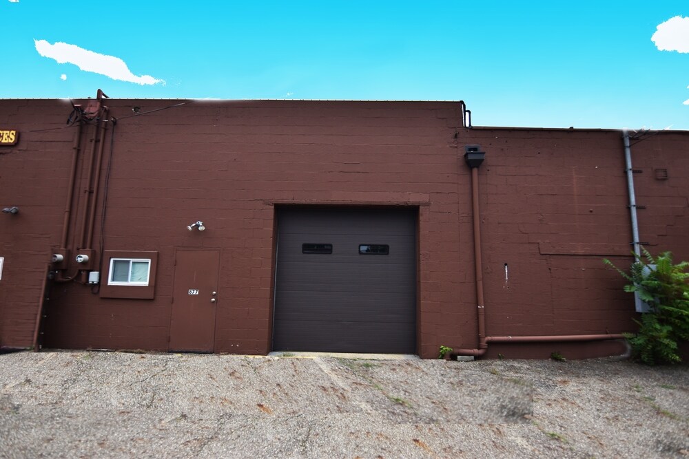 865-909 W Waterloo Rd, Akron, OH for sale Building Photo- Image 1 of 1