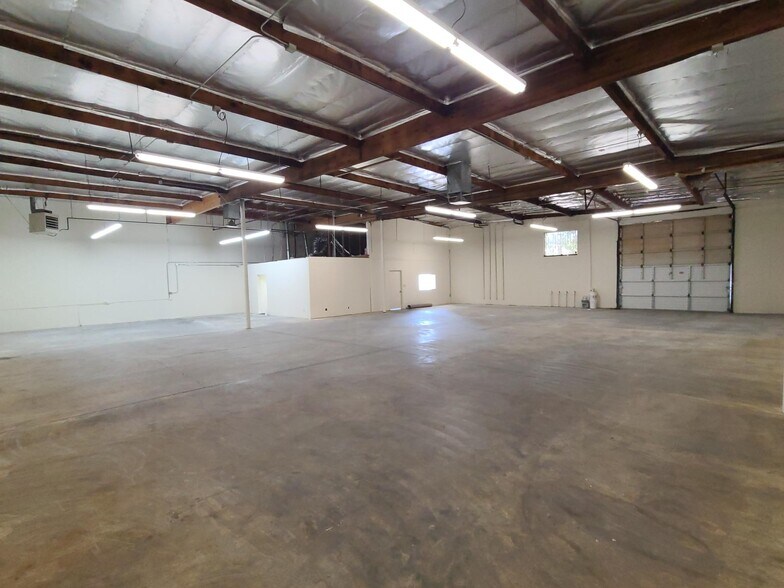 19505 Business Center Dr, Northridge, CA for lease - Interior Photo - Image 3 of 8