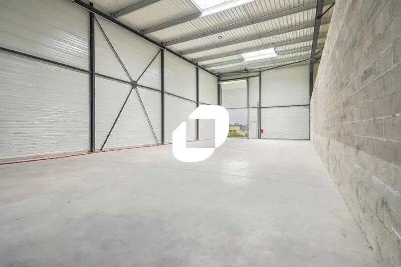 Flex in Villebon-sur-Yvette for lease - Interior Photo - Image 2 of 18