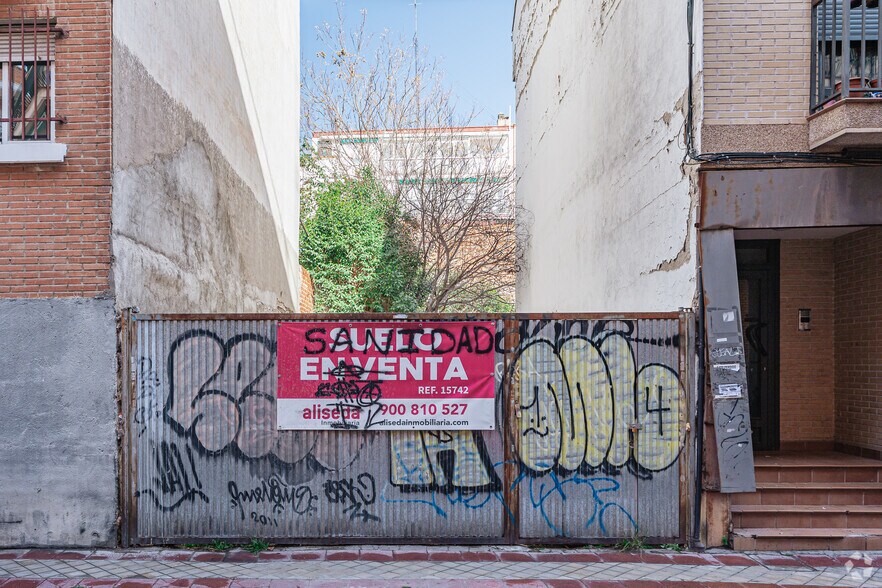 Calle Almazán, 16, Madrid, Madrid for sale - Primary Photo - Image 1 of 1