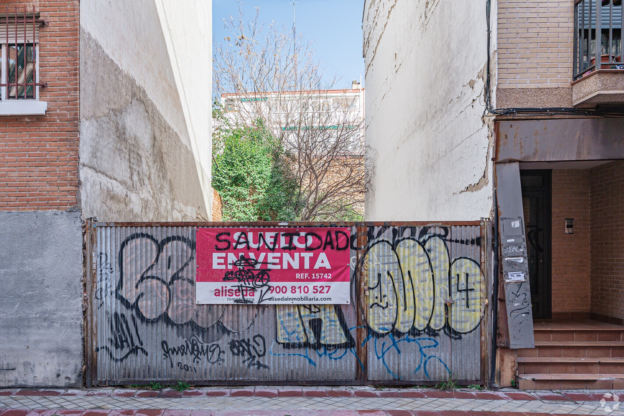 Calle Almazán, 16, Madrid, Madrid for sale Primary Photo- Image 1 of 1