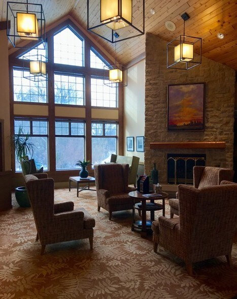 860 N Rapids Rd, Manitowoc, WI for sale - Lobby - Image 1 of 1